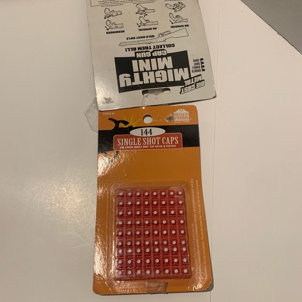 Die cast mighty mini cap gun:with caps